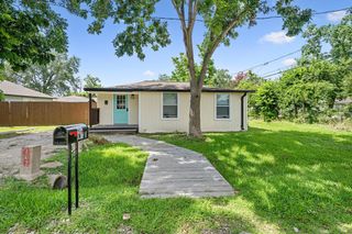 602 S 3rd Street D, La Porte, TX 77571