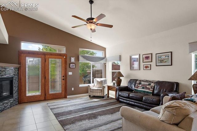 934 Aspencrest Drive, Pueblo, CO 81005