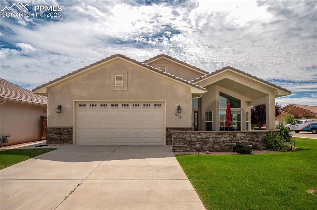 934 Aspencrest Drive, Pueblo, CO 81005