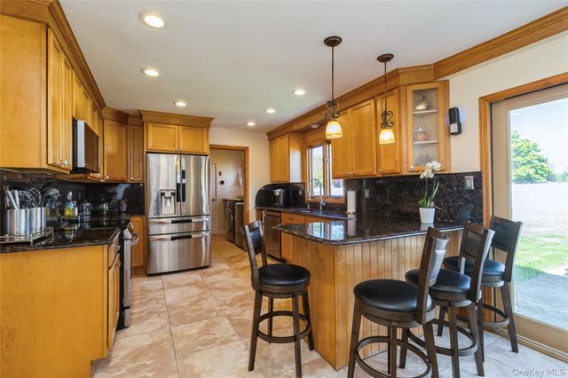 51 Oleeta Road, Mount Sinai, NY 11766