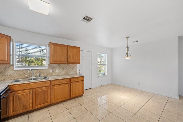 1610 Saint Barbe Street, Hempstead, TX 77445