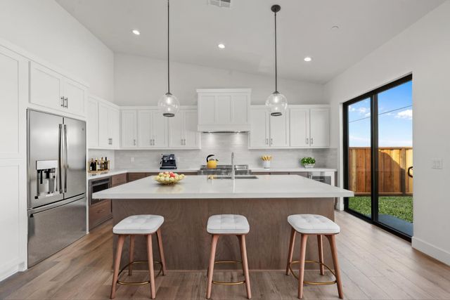 420 Maria 37, Hollister, CA 95023