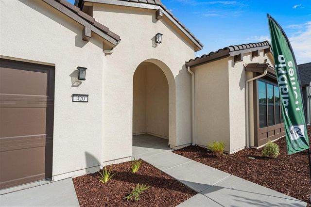 420 Maria 37, Hollister, CA 95023