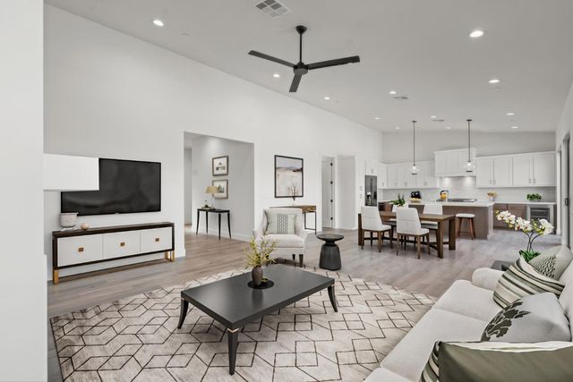 420 Maria 37, Hollister, CA 95023