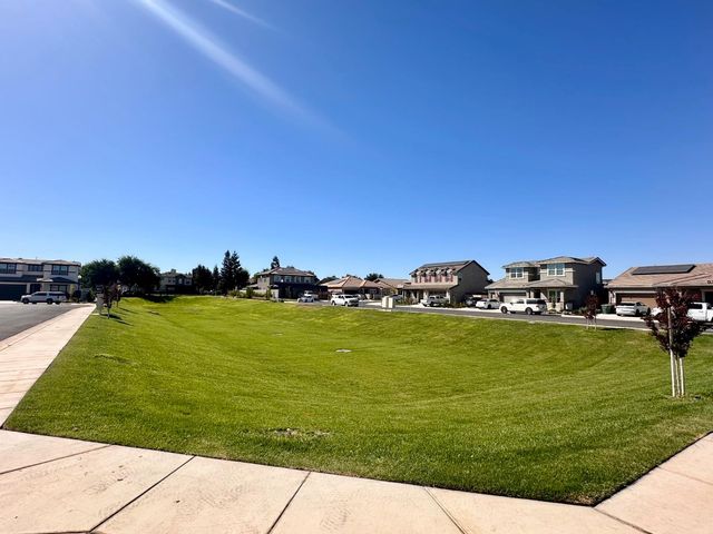 1039 Longview Dr, Oakdale, CA 95361