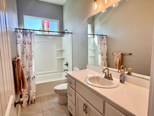 1039 Longview Dr, Oakdale, CA 95361