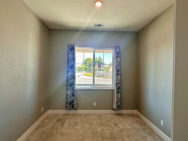 1039 Longview Dr, Oakdale, CA 95361