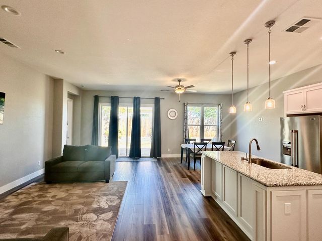 1039 Longview Dr, Oakdale, CA 95361