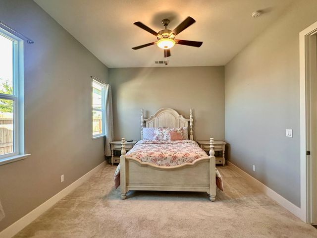 1039 Longview Dr, Oakdale, CA 95361