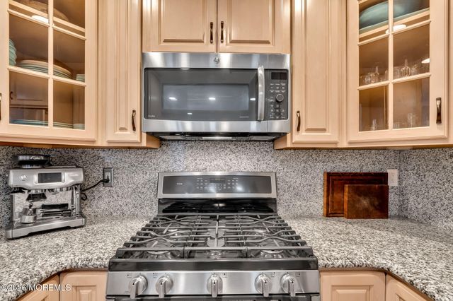 190 Kentucky Way, Freehold, NJ 07728