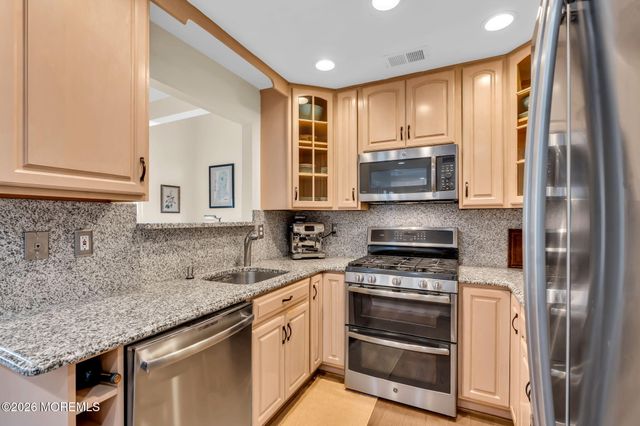 190 Kentucky Way, Freehold, NJ 07728