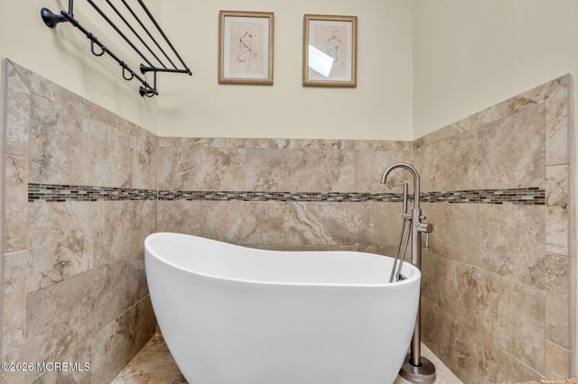 190 Kentucky Way, Freehold, NJ 07728