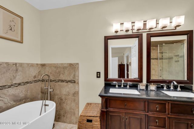 190 Kentucky Way, Freehold, NJ 07728