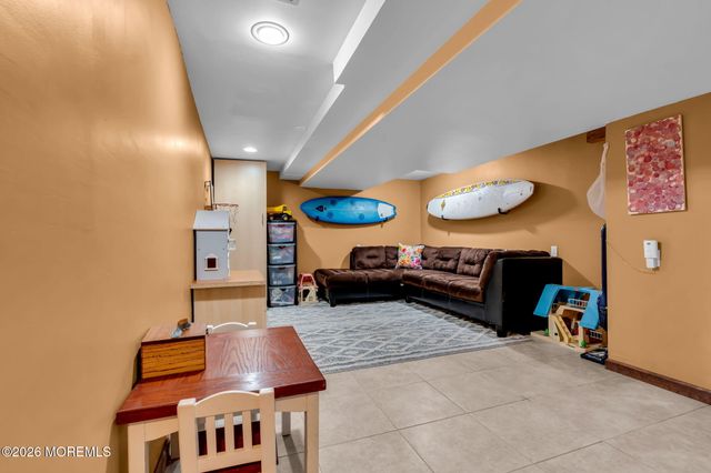 190 Kentucky Way, Freehold, NJ 07728