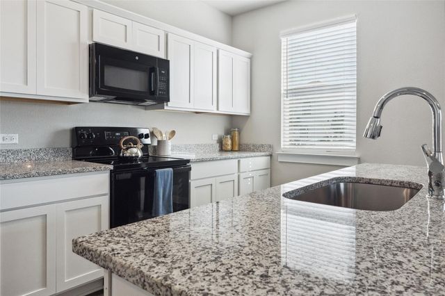 202 Evans ST 4, Hutto, TX 78634