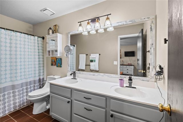 118 Fox Run Place A&B, Lowell, AR 72745