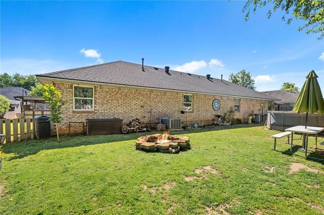 118 Fox Run Place A&B, Lowell, AR 72745