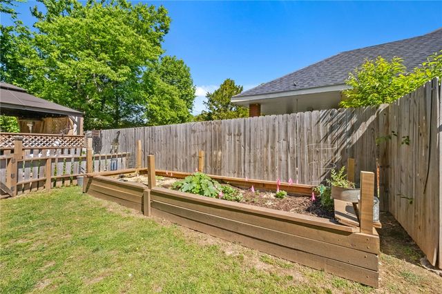 118 Fox Run Place A&B, Lowell, AR 72745