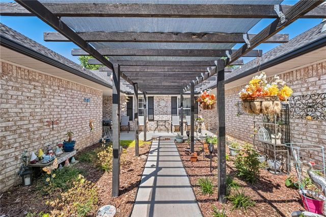 118 Fox Run Place A&B, Lowell, AR 72745