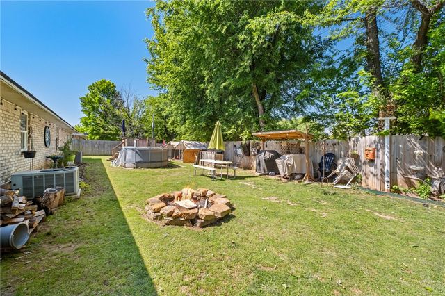 118 Fox Run Place A&B, Lowell, AR 72745