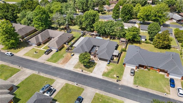 118 Fox Run Place A&B, Lowell, AR 72745