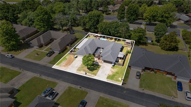 118 Fox Run Place A&B, Lowell, AR 72745