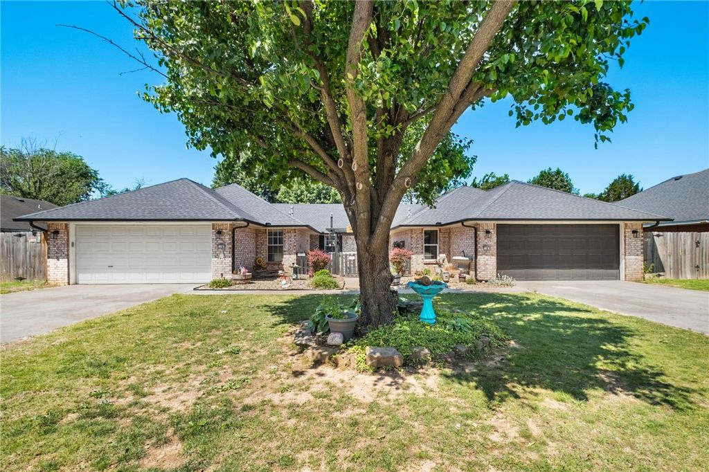 118 Fox Run Place A&B, Lowell, AR 72745