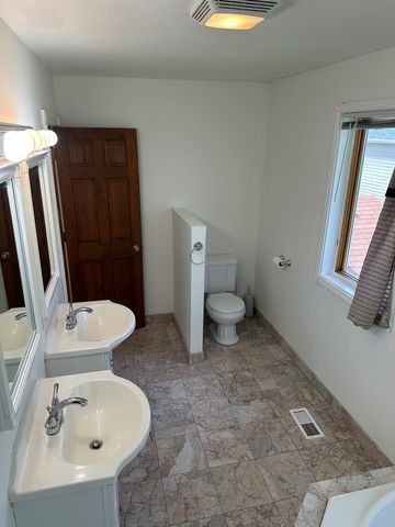 4737 Winchester Avenue, Lisle, IL 60532