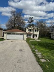 4737 Winchester Avenue, Lisle, IL 60532