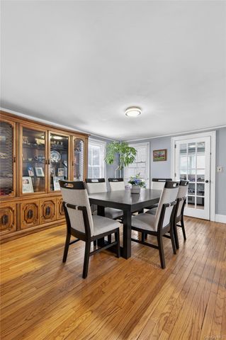 22 Perry Avenue, Bayville, NY 11709