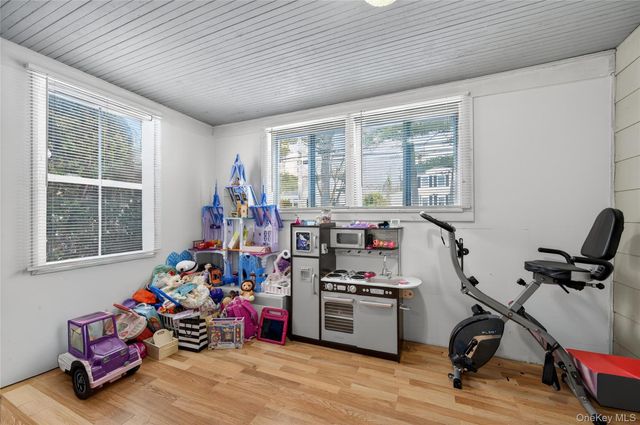 22 Perry Avenue, Bayville, NY 11709