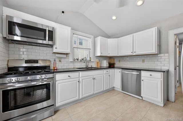 22 Perry Avenue, Bayville, NY 11709