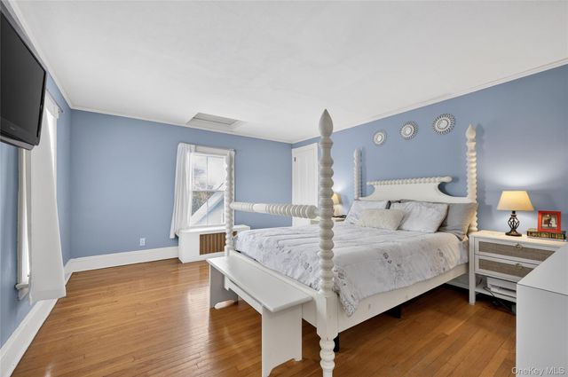 22 Perry Avenue, Bayville, NY 11709