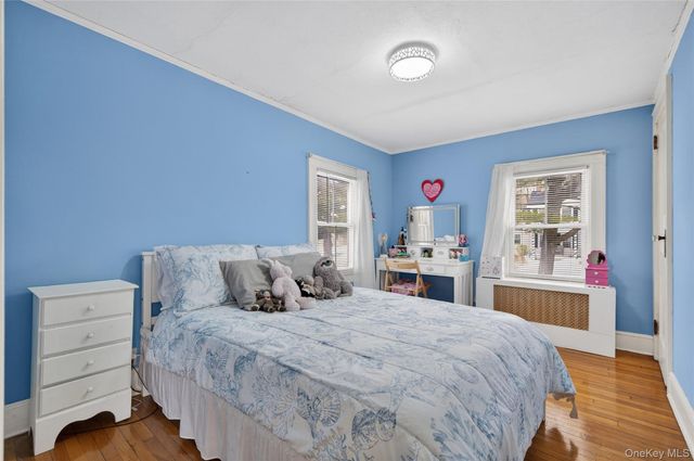 22 Perry Avenue, Bayville, NY 11709