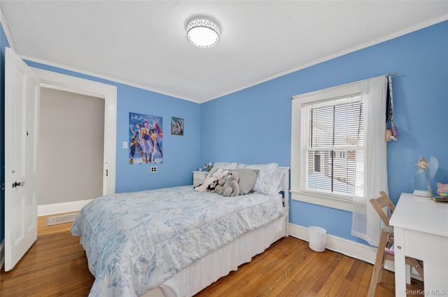 22 Perry Avenue, Bayville, NY 11709