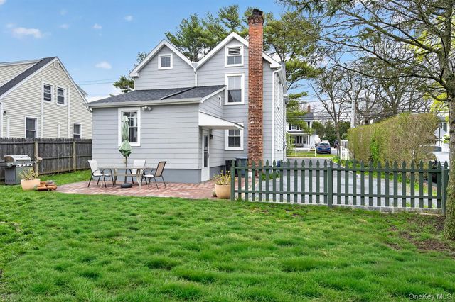 22 Perry Avenue, Bayville, NY 11709