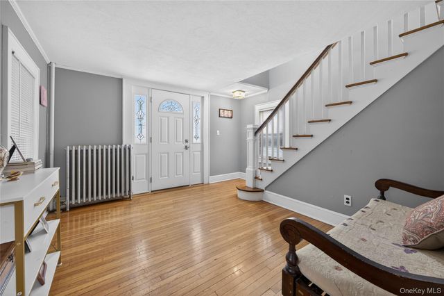 22 Perry Avenue, Bayville, NY 11709