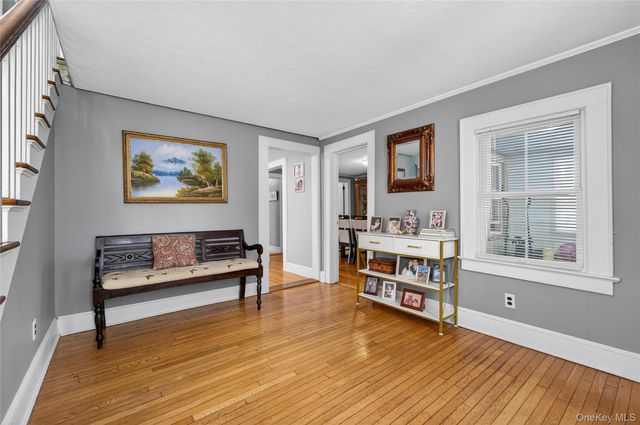 22 Perry Avenue, Bayville, NY 11709