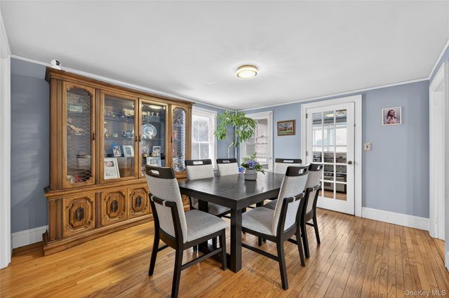 22 Perry Avenue, Bayville, NY 11709