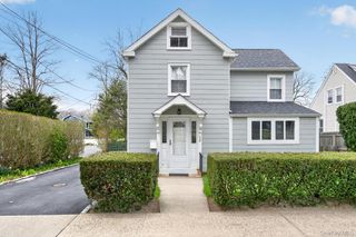 22 Perry Avenue, Bayville, NY 11709