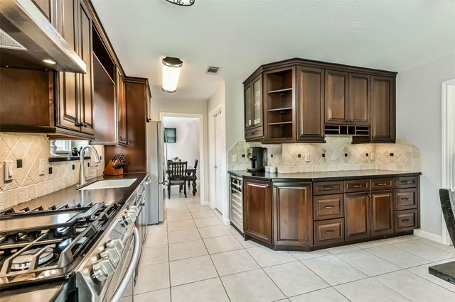 4929 Archway Drive, La Porte, TX 77571