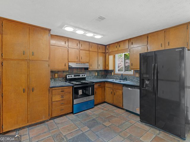 10 Glenn Burnie Drive, Stockbridge, GA 30281