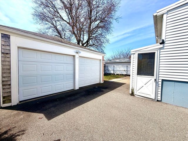 123 Ferris St, Pawtucket, RI 02861