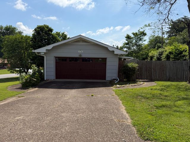 4108 Forest Plaza Drive, Hixson, TN 37343
