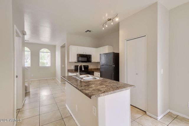 6616 W JOHNSON Street W, Phoenix, AZ 85043