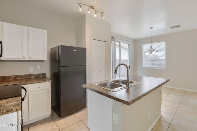 6616 W JOHNSON Street W, Phoenix, AZ 85043