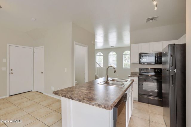 6616 W JOHNSON Street W, Phoenix, AZ 85043