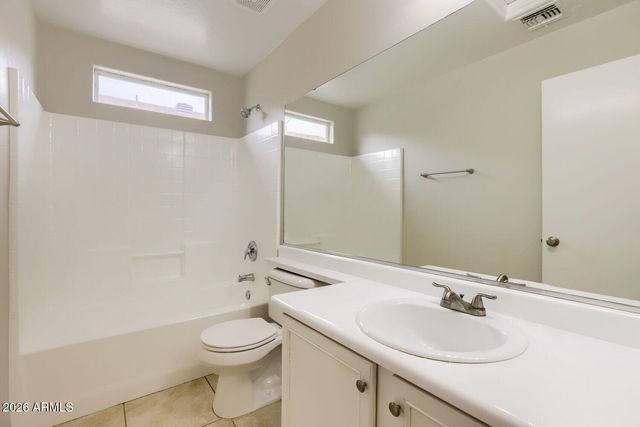 6616 W JOHNSON Street W, Phoenix, AZ 85043