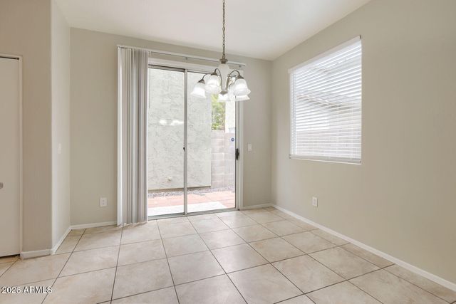 6616 W JOHNSON Street W, Phoenix, AZ 85043