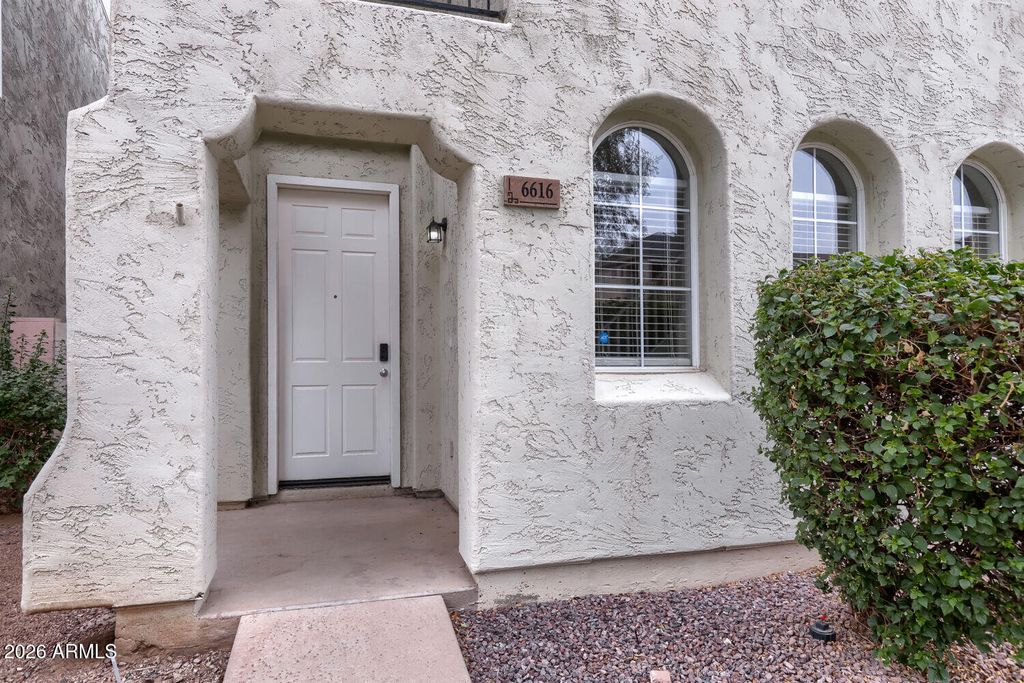 6616 W JOHNSON Street W, Phoenix, AZ 85043
